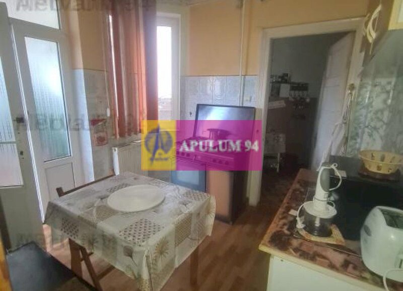 Apartament cu 3 camere de vanzare in Campina