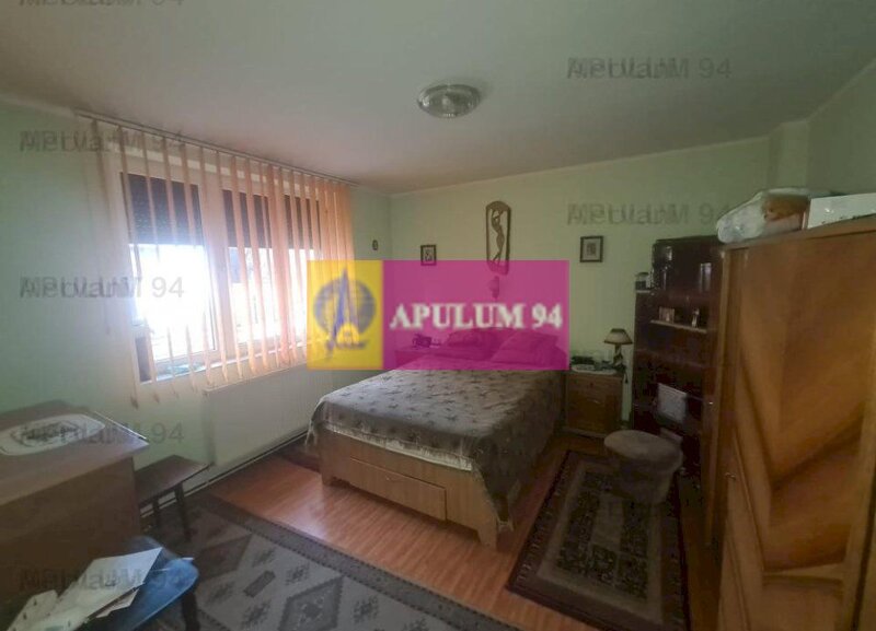 Apartament cu 3 camere de vanzare in Campina