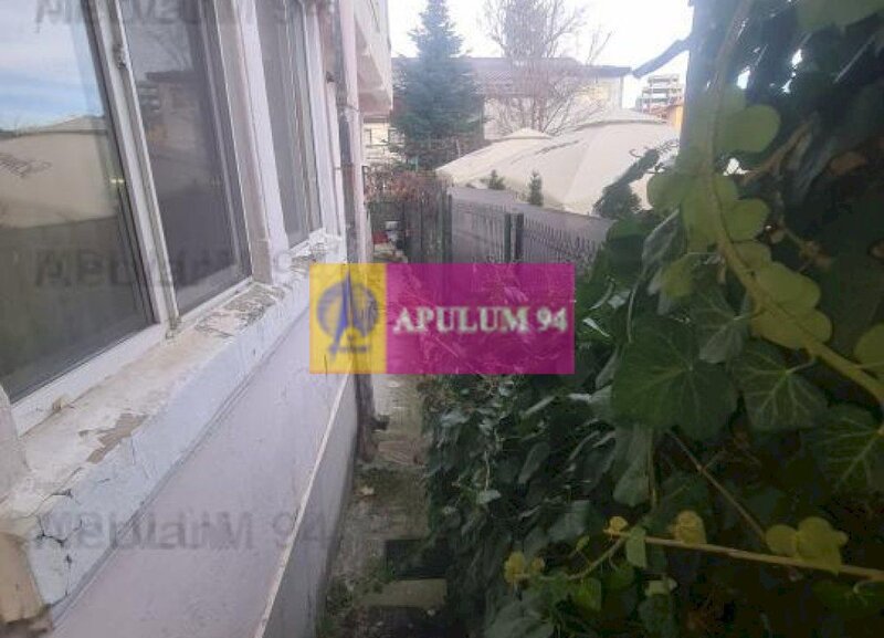 Apartament cu 3 camere de vanzare in Campina