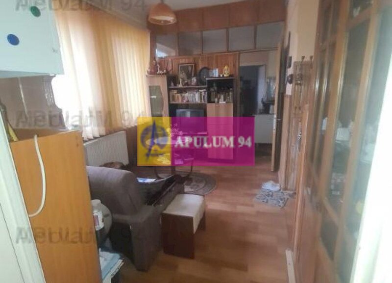 Apartament cu 3 camere de vanzare in Campina
